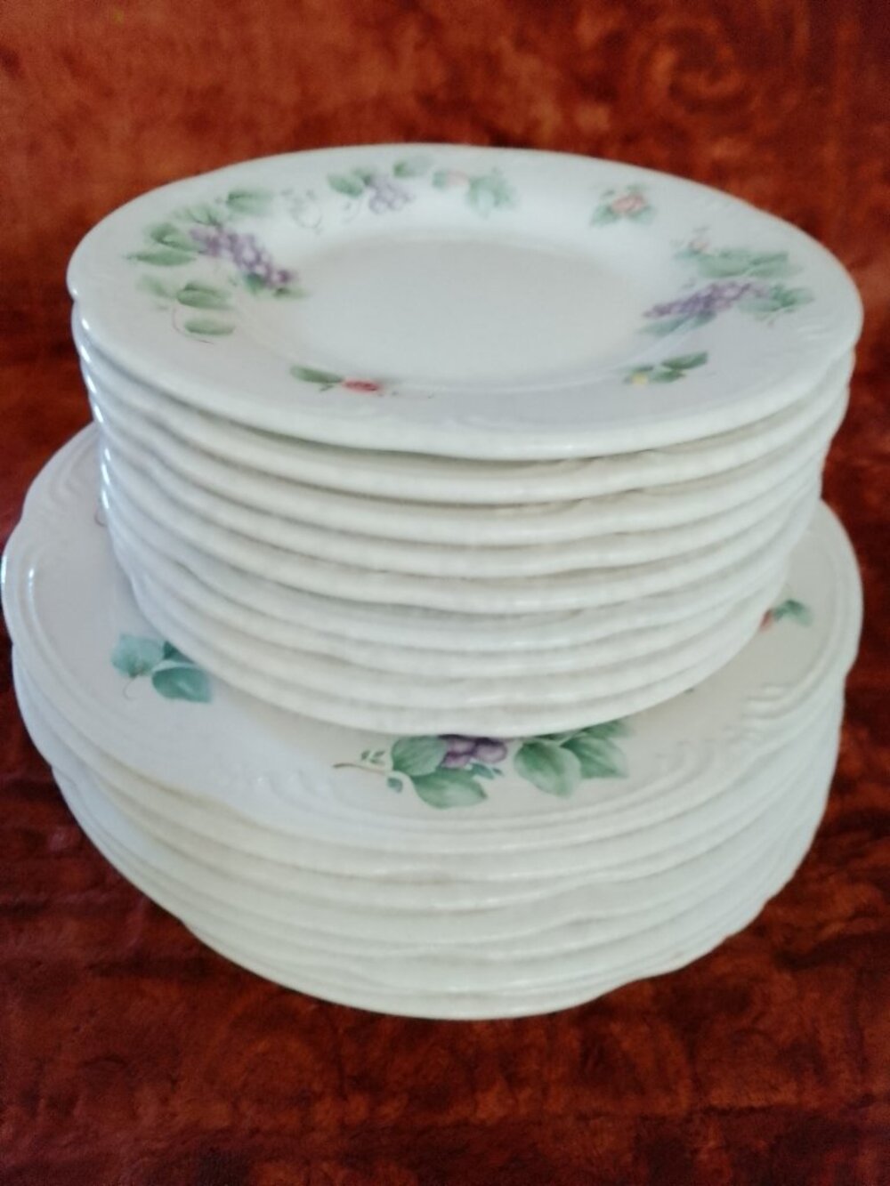 Pfaltzgraff GRAPEVINE 10 3/8" DinnerPlates and salad platesSet of 17 made in USA